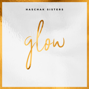 Dengarkan lagu Glow nyanyian Haschak Sisters dengan lirik