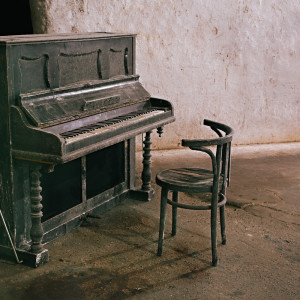 Dengarkan lagu Piano nyanyian Pianomuziek dengan lirik