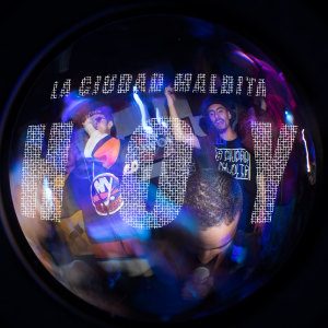 ดาวน์โหลดและฟังเพลง Hoy (Explicit) พร้อมเนื้อเพลงจาก La Ciudad Maldita