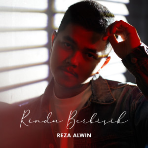 ดาวน์โหลดและฟังเพลง Rindu Berbisik พร้อมเนื้อเพลงจาก Reza Alwin