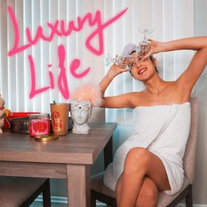 อัลบัม Luxury Life (Explicit) ศิลปิน 