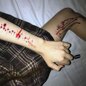 ดาวน์โหลดและฟังเพลง сари тебе любить (Explicit) พร้อมเนื้อเพลงจาก Sary