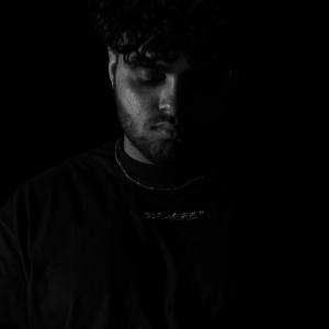 ดาวน์โหลดและฟังเพลง Couch (feat. Blaiso) พร้อมเนื้อเพลงจาก La MZN