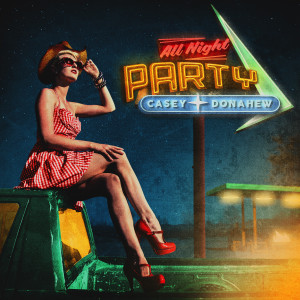ดาวน์โหลดและฟังเพลง Kiss Me พร้อมเนื้อเพลงจาก Casey Donahew