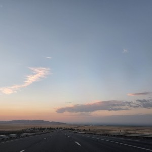 收聽Victor Sierra的media luna (Explicit)歌詞歌曲