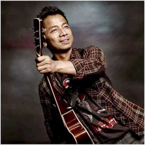Dengarkan lagu 2019 Ganti Presiden nyanyian Sang Alang dengan lirik