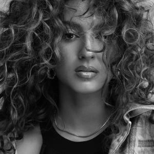 ดาวน์โหลดและฟังเพลง spruce พร้อมเนื้อเพลงจาก Tori Kelly