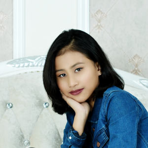 Dengarkan Seperti Segala lagu dari Reny Adelina dengan lirik