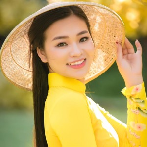 收聽Le Ngoc Thuy的Thương Nhớ Một Miền Quê歌詞歌曲