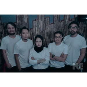 收听Hue的Biar Saja歌词歌曲