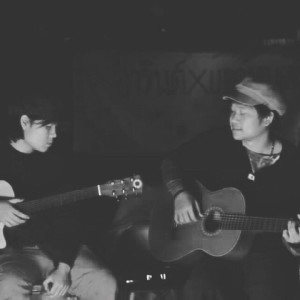 Dengarkan นิทานดอกไม้ lagu dari อาจินต์ dengan lirik