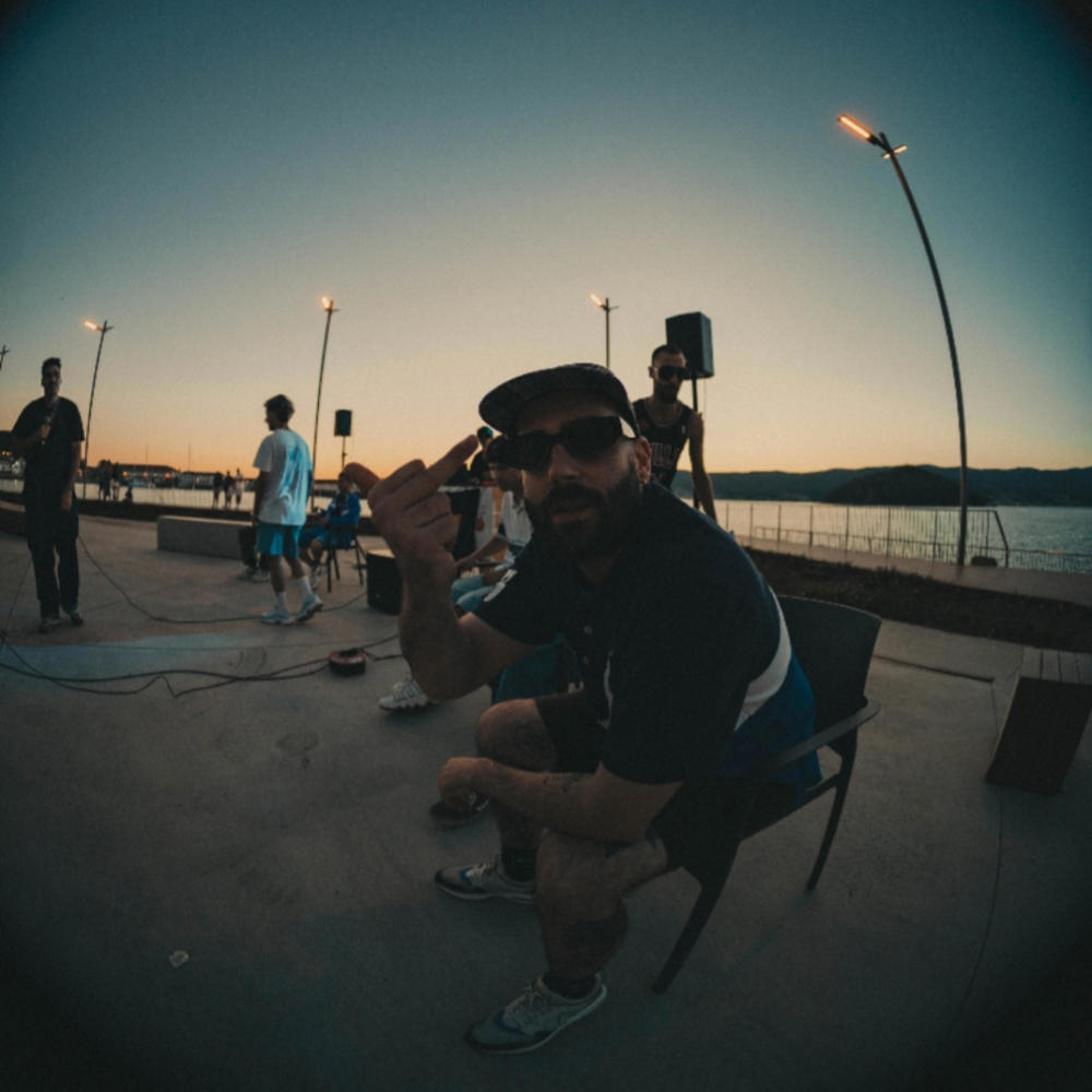 PIBES DE PLAZA (Explicit)