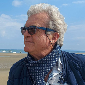 收聽MARIO ZITO CALOGERO的Darling tu me plais.歌詞歌曲