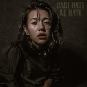 ดาวน์โหลดและฟังเพลง Hmmm Yaaa พร้อมเนื้อเพลงจาก Derizka Afrillia