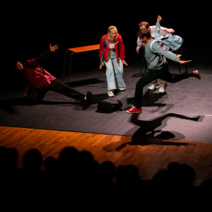 Dengarkan Vilains (Bande originale de la pièce de théâtre "Les vilains petits") lagu dari Doctor Flake dengan lirik