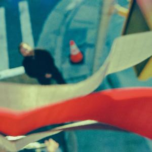 ดาวน์โหลดและฟังเพลง Happen พร้อมเนื้อเพลงจาก Nick Hakim