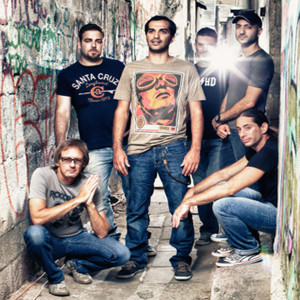 Listen to Nihul Haizavon song with lyrics from Beit Habubot