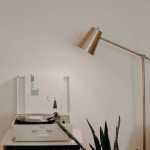 ดาวน์โหลดและฟังเพลง Just Vibin' พร้อมเนื้อเพลงจาก TossedOnion