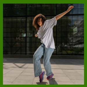 Dengarkan lagu Afro House Mix 2 nyanyian Bleuplay dengan lirik