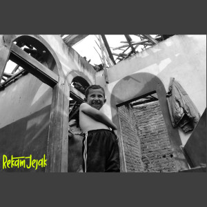 Listen to Gersang song with lyrics from Rekam Jejak