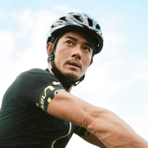 Dengarkan lagu Bu Lao De Qing Ge nyanyian Aaron Kwok dengan lirik