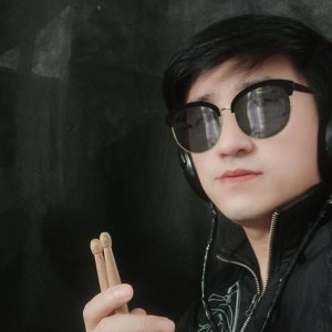 Dengarkan lagu 家的方向 (Demo) nyanyian 翟少铭 dengan lirik