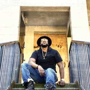 ดาวน์โหลดและฟังเพลง Comfortable พร้อมเนื้อเพลงจาก Manny James