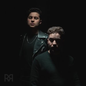 Listen to Sigo Vivo song with lyrics from RoMeR