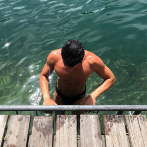 收聽Bater official的煙花易冷歌詞歌曲