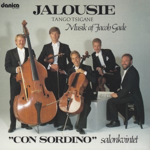 收聽Con Sordino的Serenade歌詞歌曲