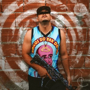 Listen to UMA SAÍDA (Explicit) song with lyrics from MalabaTMG