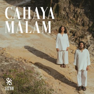 Dengarkan Cahaya Malam lagu dari Satwo dengan lirik
