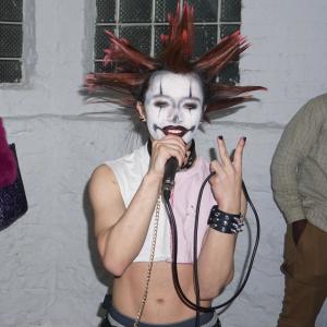 收聽PinkHEXX的PRETTY GIRLS LOVE CLOWNS (Explicit)歌詞歌曲