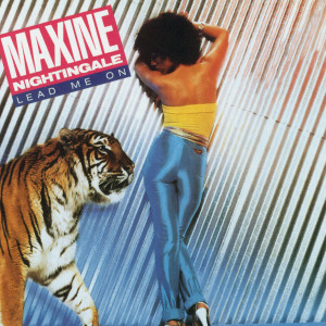 ดาวน์โหลดและฟังเพลง Lead Me On พร้อมเนื้อเพลงจาก Maxine Nightingale