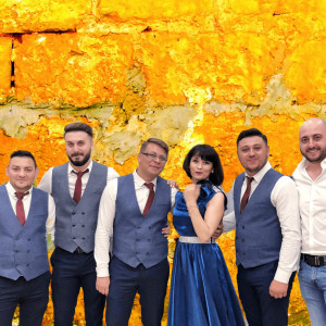 Listen to M-AM DUS DEPARTE DE CASA song with lyrics from ROBERT TAVAGA