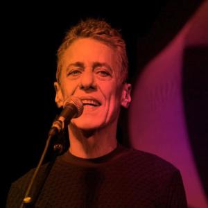 ดาวน์โหลดและฟังเพลง Tipo um baião (Ao Vivo) พร้อมเนื้อเพลงจาก Chico Buarque