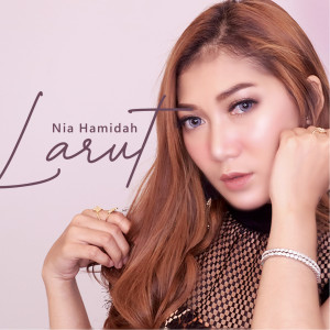 Listen to Larut song with lyrics from Nia Hamidah
