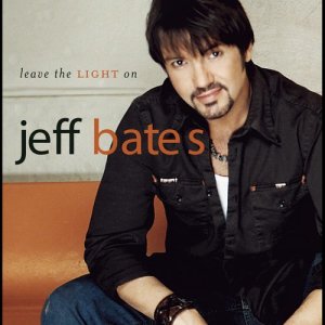 收聽Jeff Bates的Long, Slow Kisses (Single Remix)歌詞歌曲