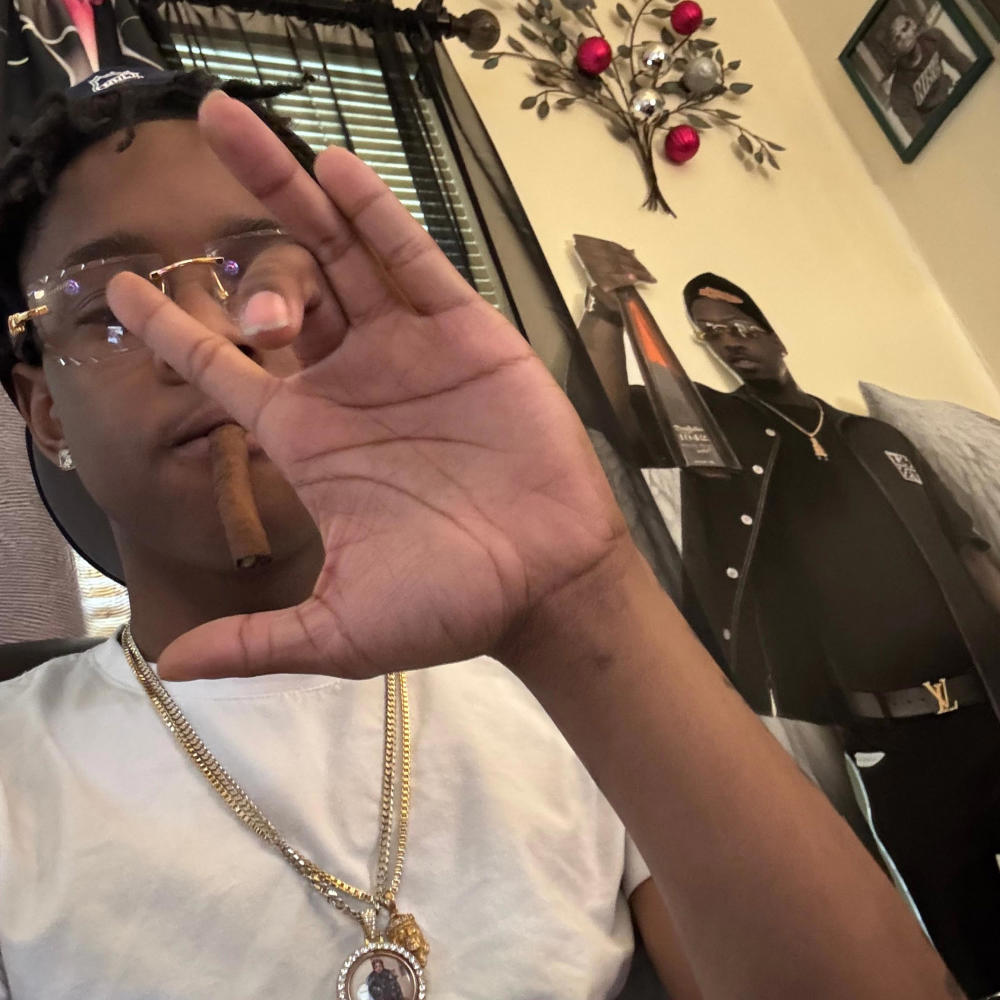 Who really grace senders (feat. Lil mikey) (Explicit)
