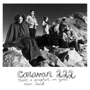 ดาวน์โหลดและฟังเพลง Johnny พร้อมเนื้อเพลงจาก Caravan 222