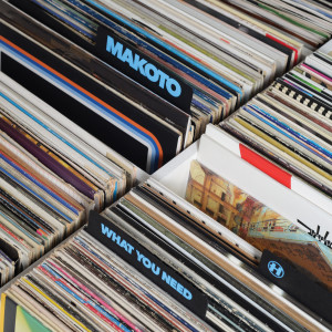 Dengarkan lagu Osiris nyanyian Makoto dengan lirik