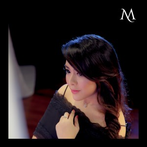 Dengarkan Dengarkan Aku lagu dari Mega resinta dengan lirik