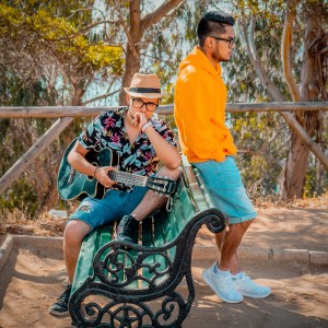 Dengarkan lagu Mientras nyanyian Lean dengan lirik