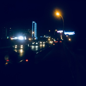 Dengarkan 再见你好 lagu dari 网络歌手小小 dengan lirik