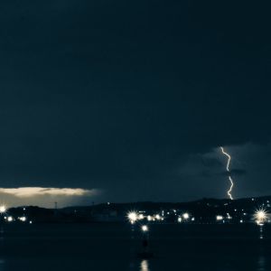 ดาวน์โหลดและฟังเพลง Drips and Drops พร้อมเนื้อเพลงจาก Rain Sounds