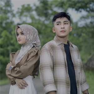 Listen to Cinta Setengah Mati song with lyrics from Puspa Indah