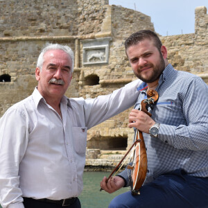 收聽Stelios Vasilakis的Melissa歌詞歌曲