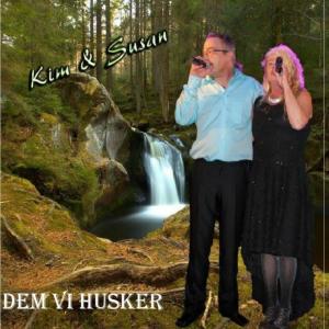 收聽Kim Og Susan的Gyldenlakken歌詞歌曲