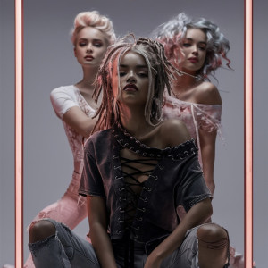 Listen to 1 I song with lyrics from Lucy Sky Diamond