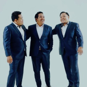 ดาวน์โหลดและฟังเพลง Hari Yang Indah พร้อมเนื้อเพลงจาก Male Unklab